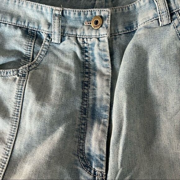 DKNY Light Wash High Rise Front Seam Split Hem Straight Leg Denim Size 14W NWT - Picture 6 of 10